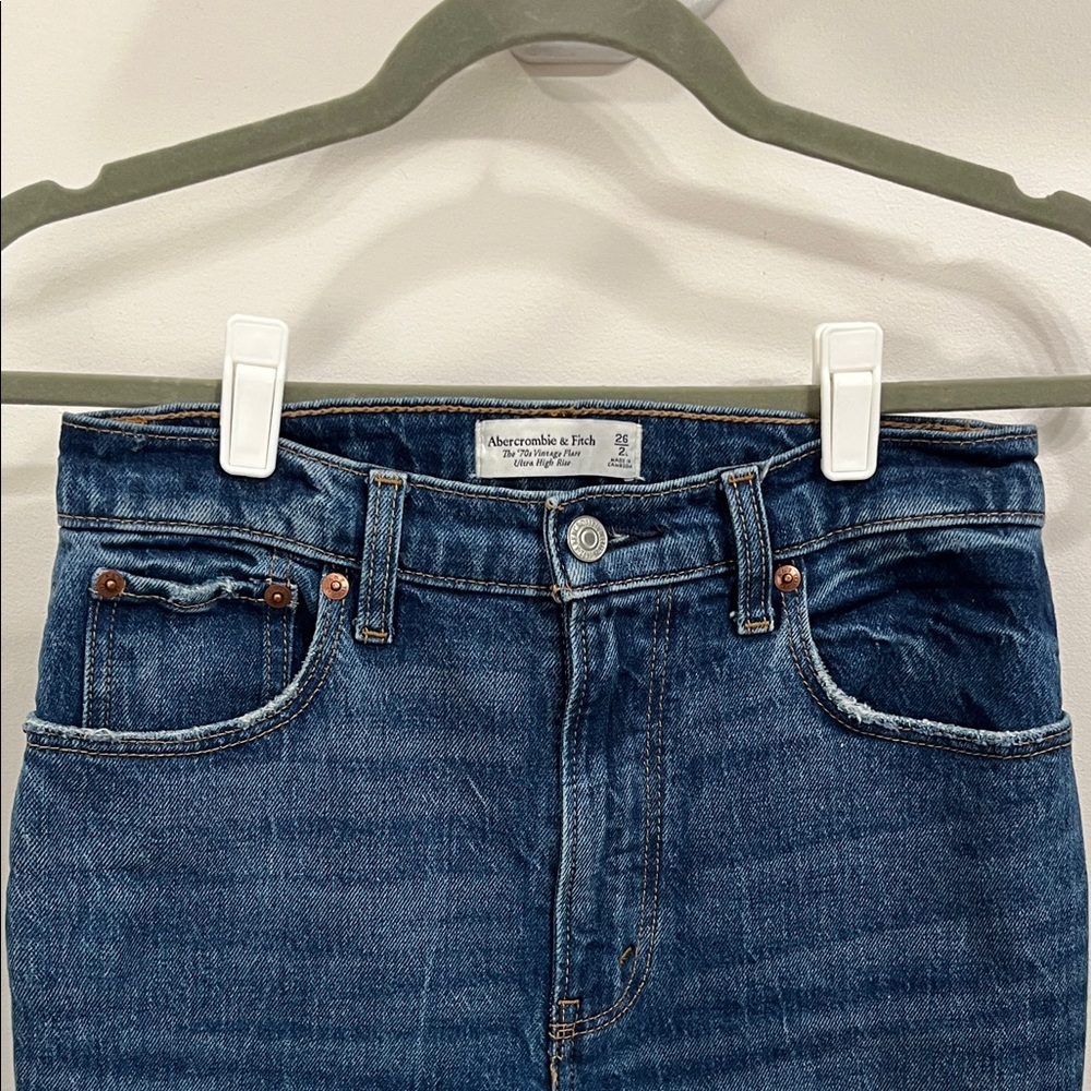 Abercrombie & Fitch The 70’s Vintage Flare Ultra High Rise 2L 26